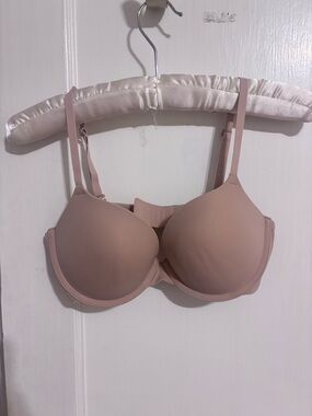 SKIMS ~ Fits Everybody T-Shirt Bra 34C